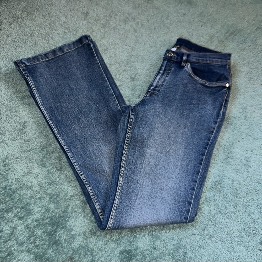 Venus Women’s Flared Leg  High Rise 5-Pocket Stretch Blue Jeans Size 8 Long NWT